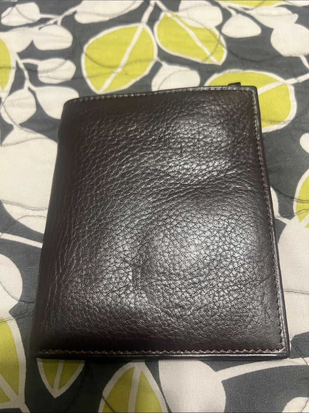 Classic Men's Bifold Wallet in Brown Leather